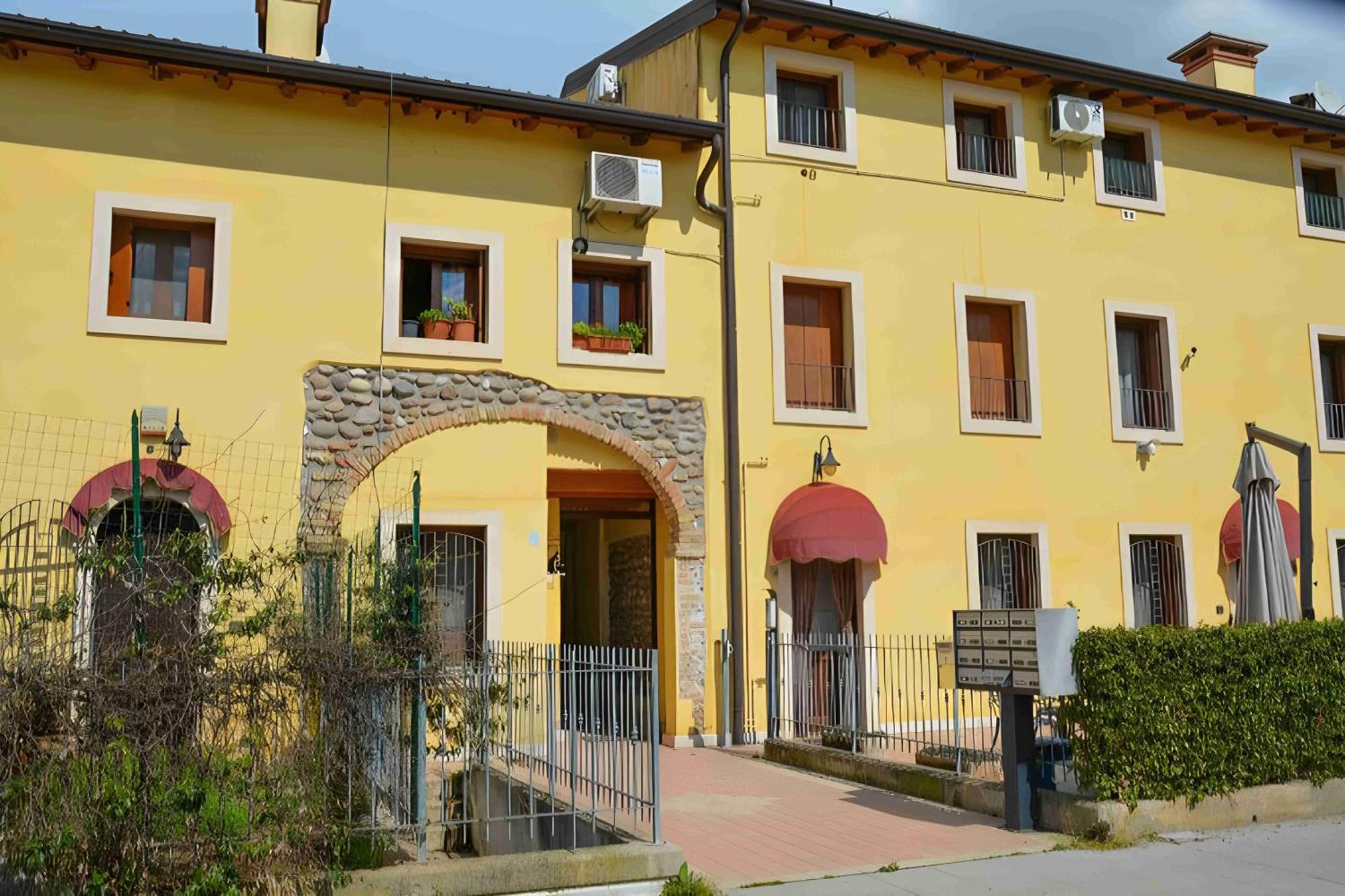 Apartamento Casa Vacanze Raggio Di Sole Valeggio sul Mincio Exterior foto